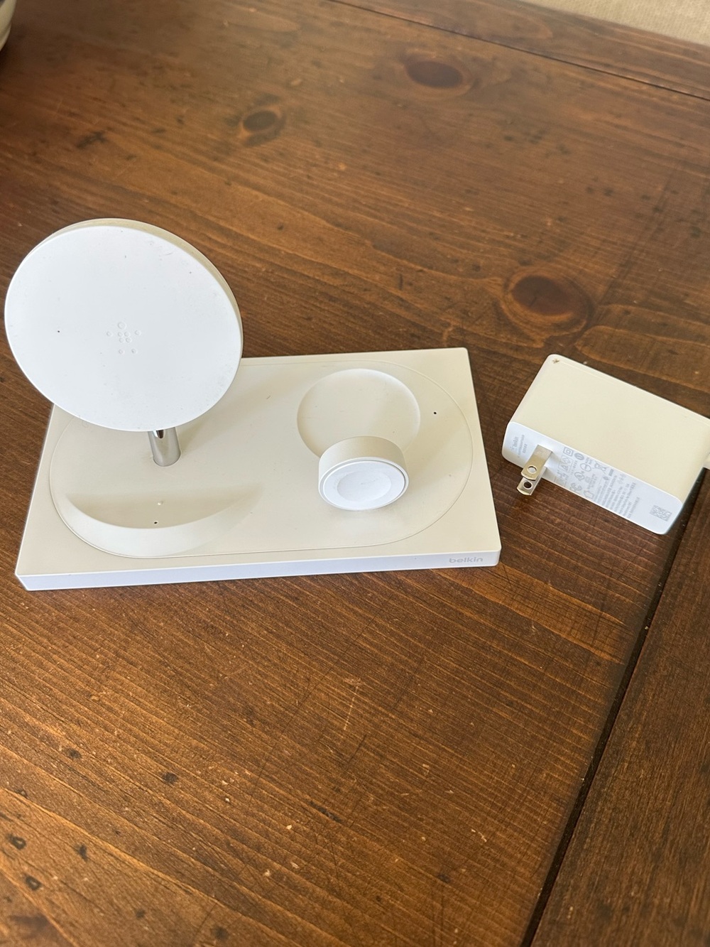 belkin White Multi-Device Wireless Charging Dock with Power Adapter